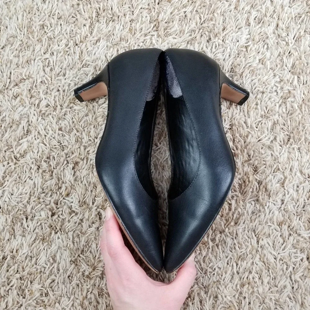 Clarks| Black Crewso wick pump size 6.5 - Picture 3 of 8